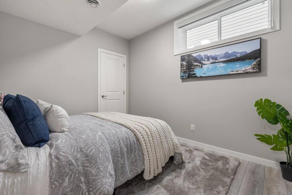 Brand New Luxury Walk-out Suite - Calgary