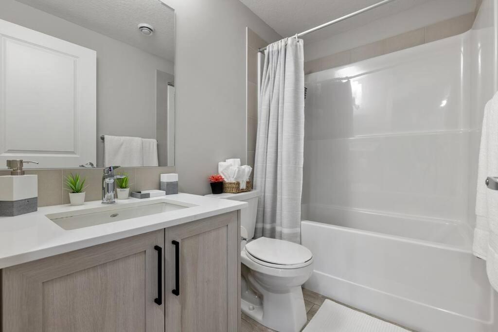 Brand New Luxury Walk-out Suite - Calgary
