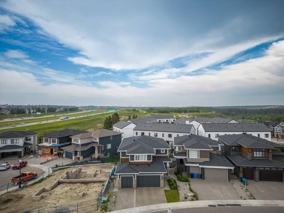 Brand New Luxury Walk-out Suite - Calgary