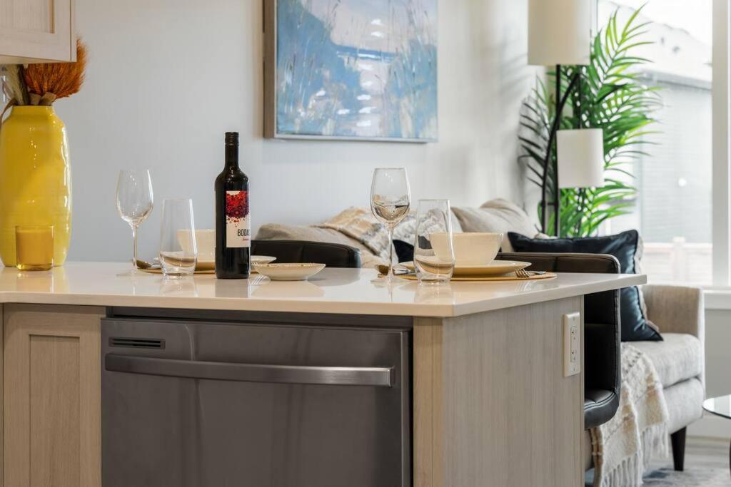 Brand New Luxury Walk-out Suite - Calgary