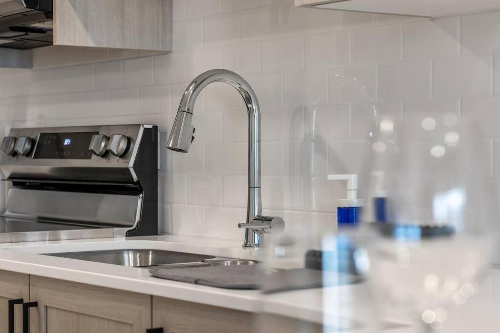 Brand New Luxury Walk-out Suite - Calgary