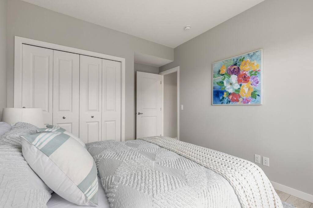 Brand New Luxury Walk-out Suite - Calgary