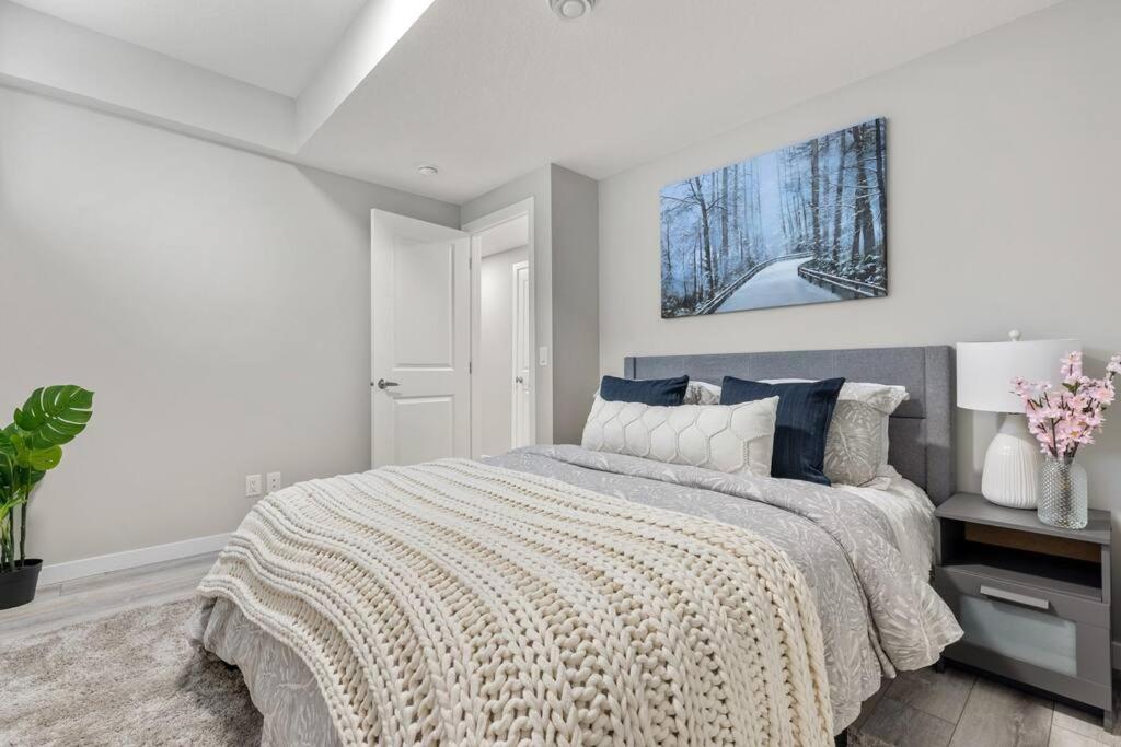 Brand New Luxury Walk-out Suite - Calgary
