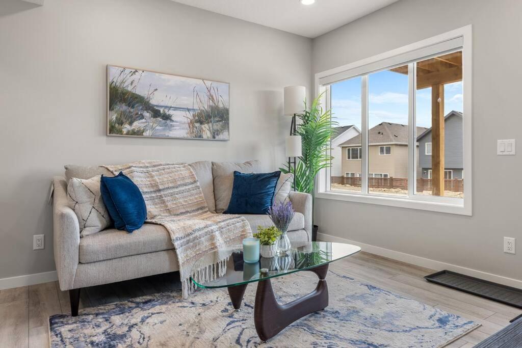 Brand New Luxury Walk-out Suite - Calgary