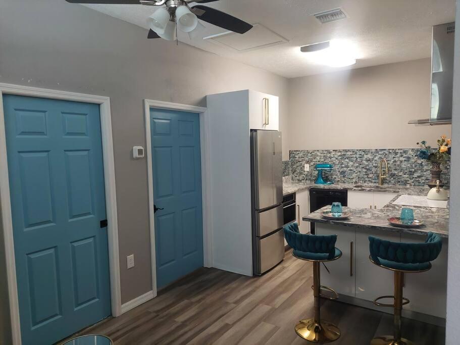 Tampa Bay Area Vacations - Cozy Guest House in Golf Course neighborhood Near Theme Parks - Property Image 4