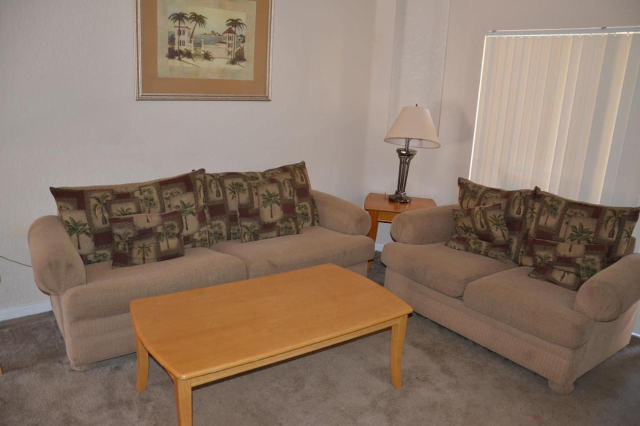 Traditional 4 Bedroom 3.5 Bath Townhome view 4