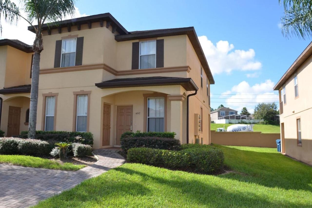 Upgraded 4 Bed 3.5 Bath Townhome