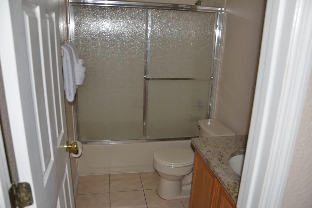 Upgraded 4 Bed 3.5 Bath Townhome