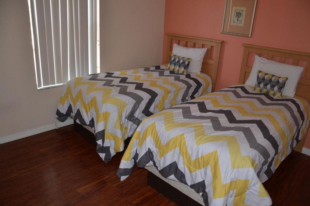 Upgraded 4 Bed 3.5 Bath Townhome