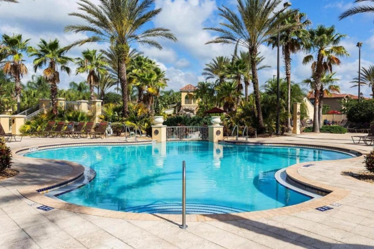 Upgraded 4 Bed 3.5 Bath Townhome