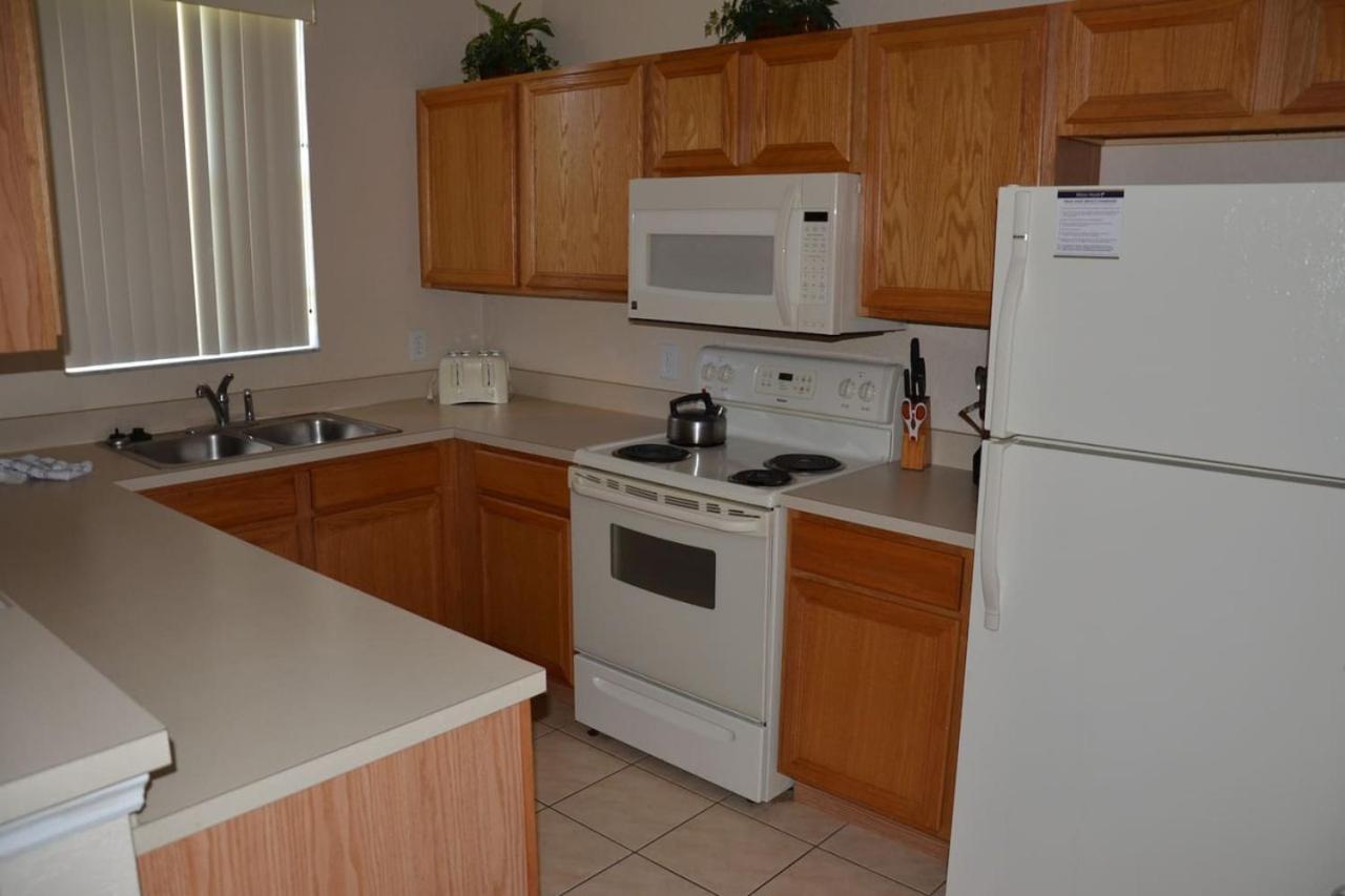 Traditional 3 Bed 2.5 Bath Townhome view 3