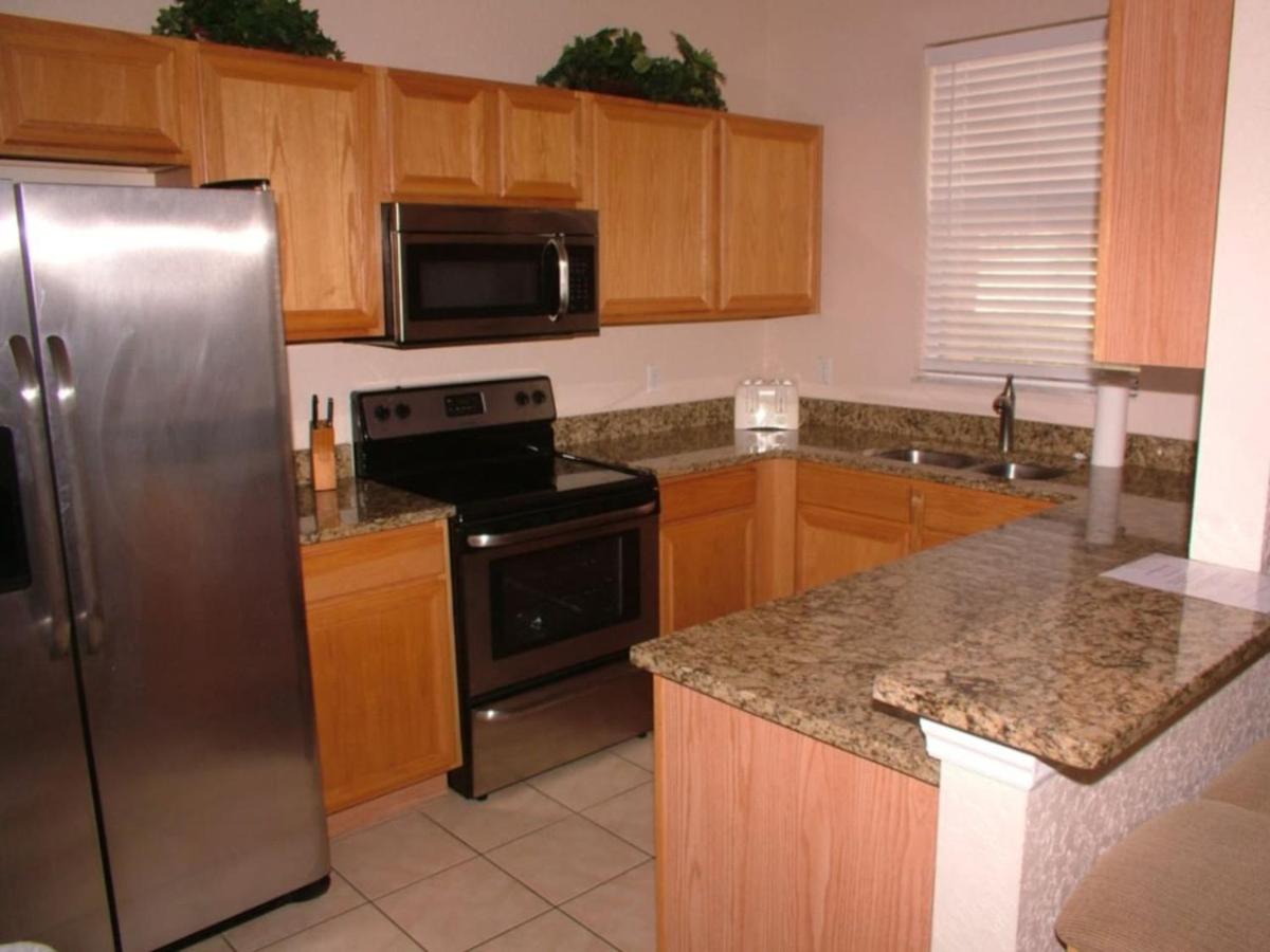 Traditional 3 Bed 3 Bath Townhome view 5