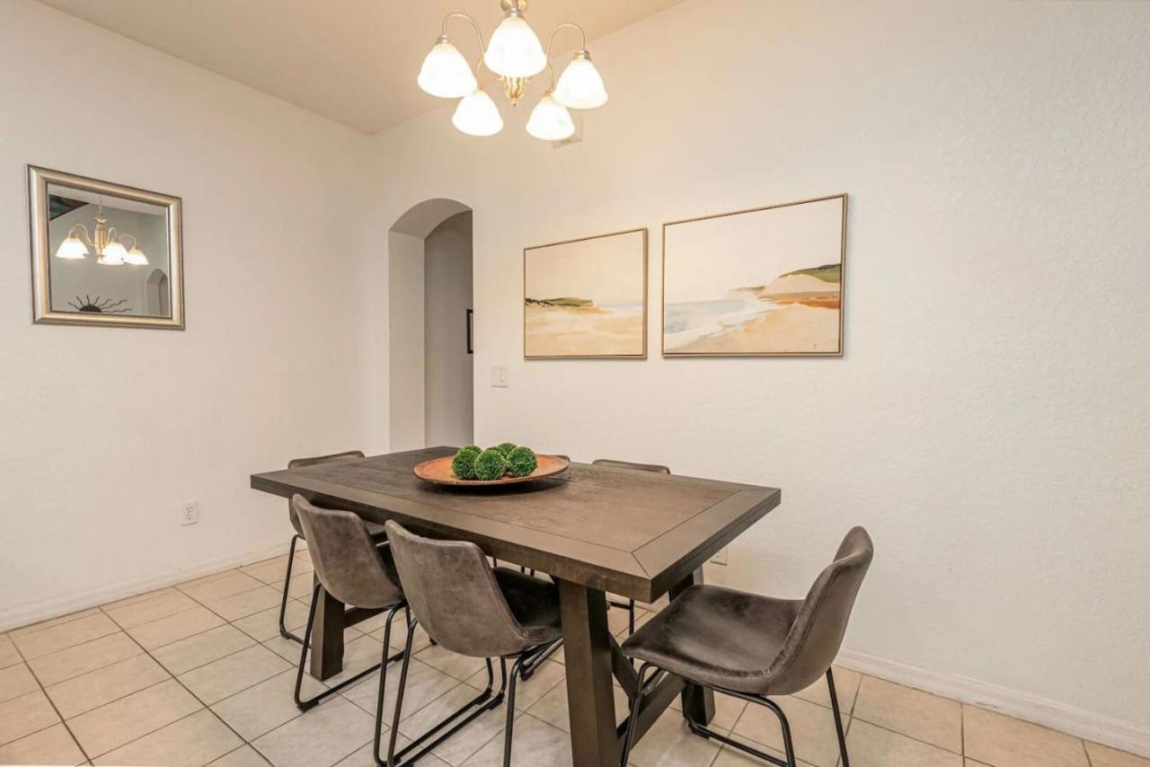 Beautiful Modern 4 Bed 3 Bath Townhome view 4