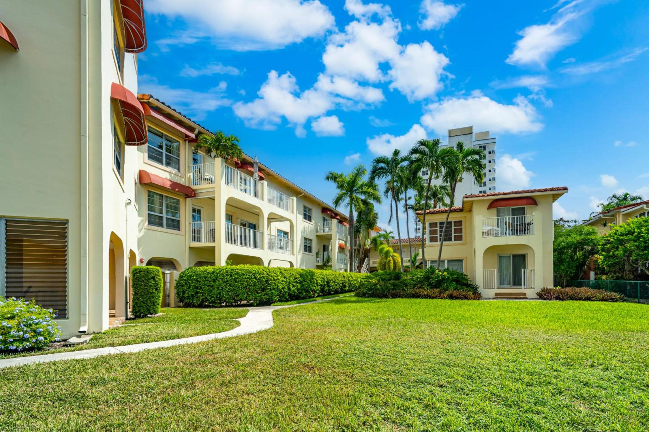 Walk to Ft Lauderdale beach - Water Views & Pool