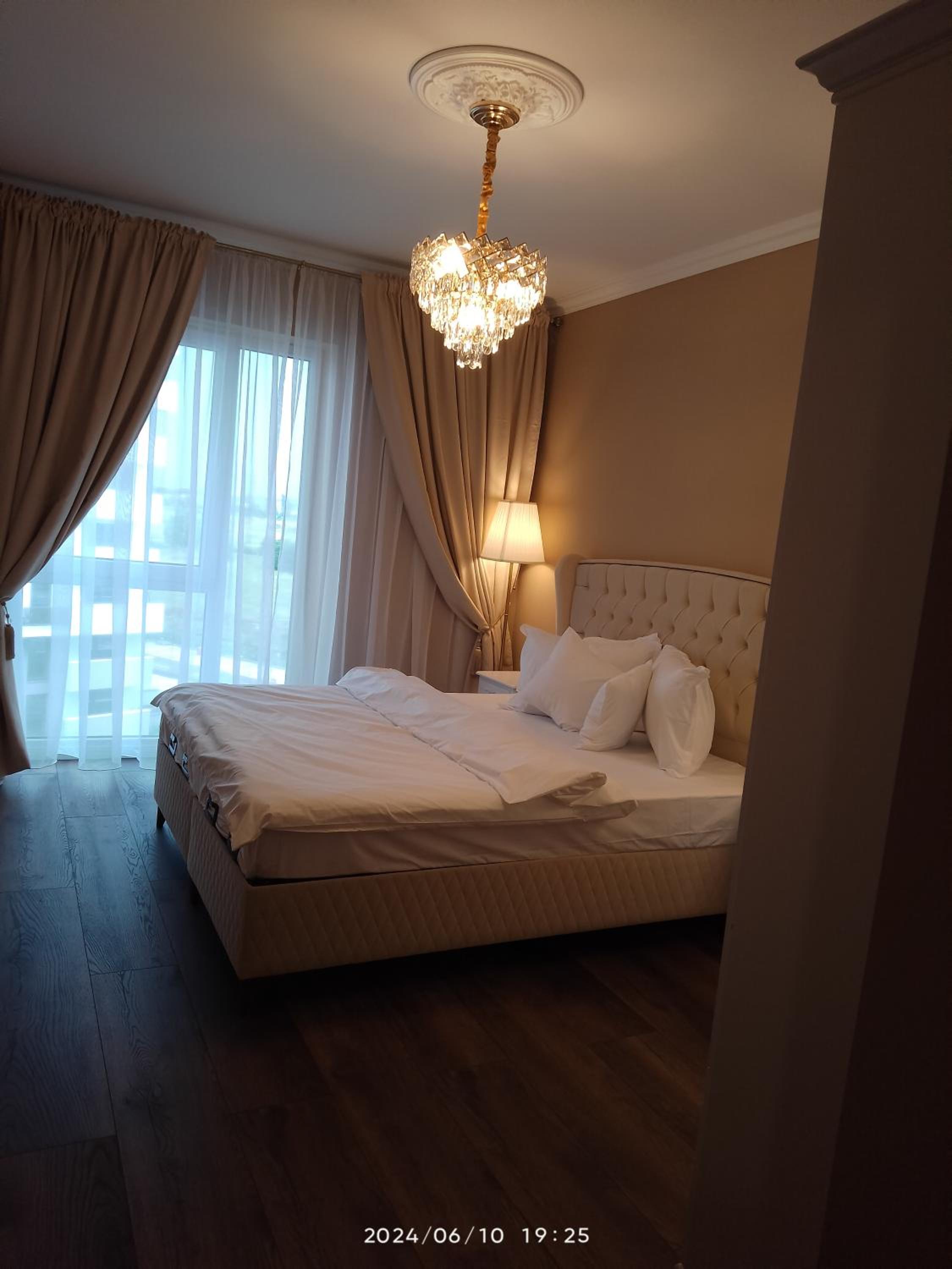 Apartament Classic De Lux view 2