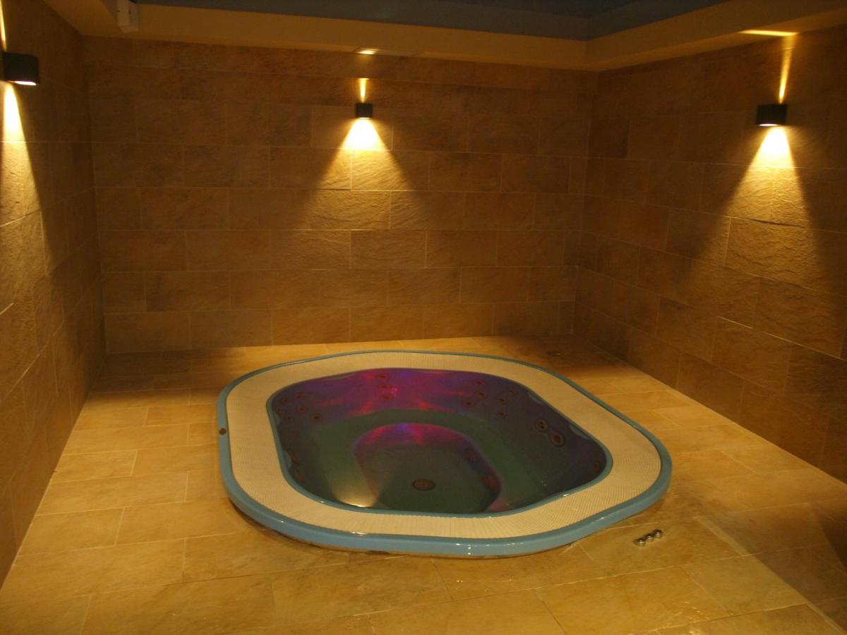 Jacuzzi