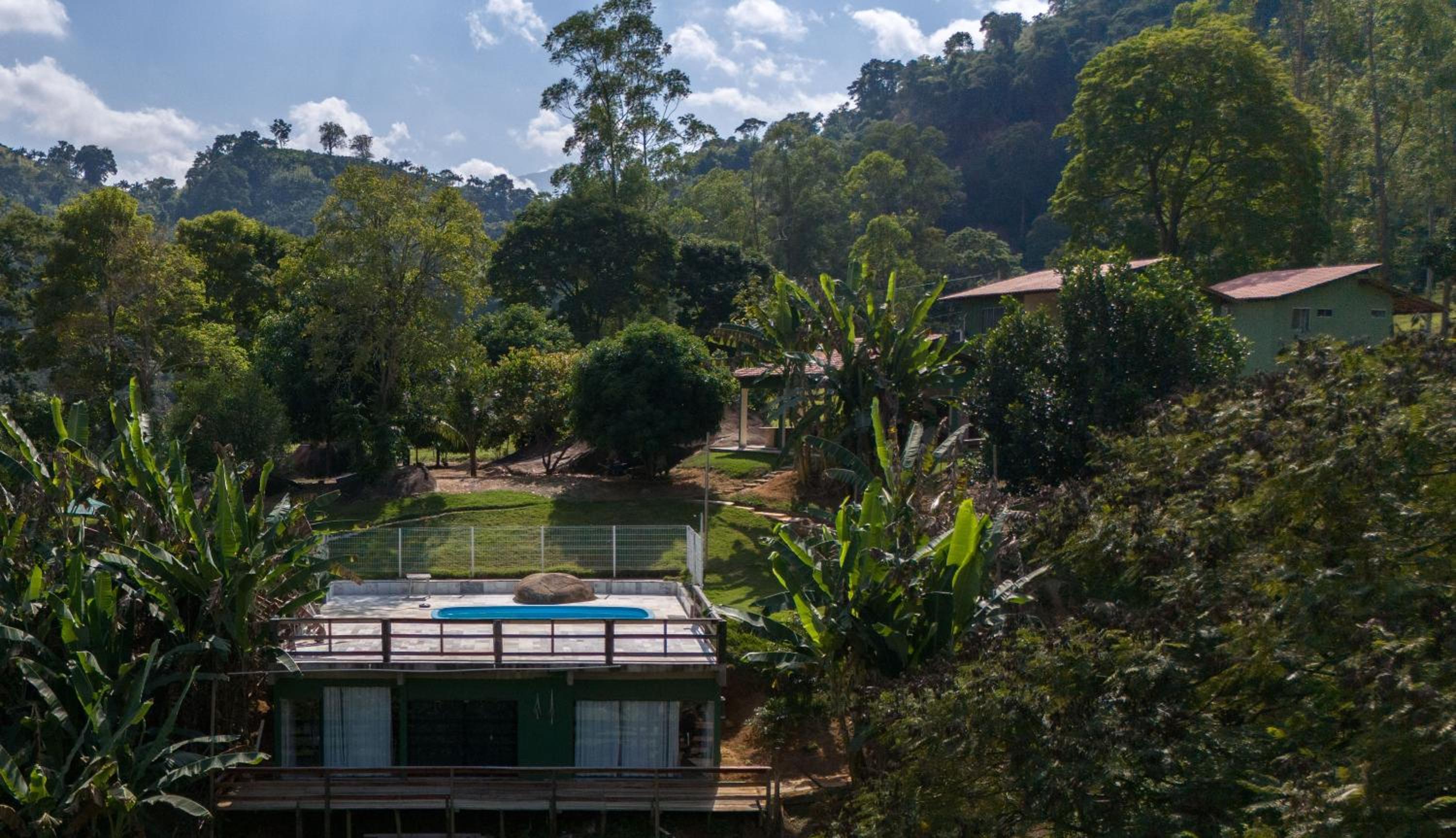 Chalés São João - a 500m da Cachoeira de Bom Jardim - com piscina