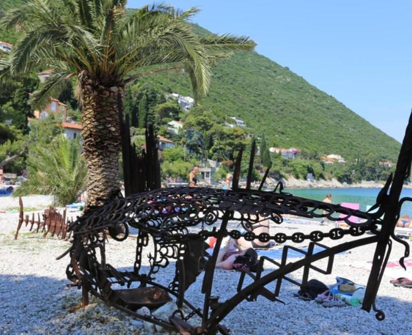 Blue sky en Trpanj