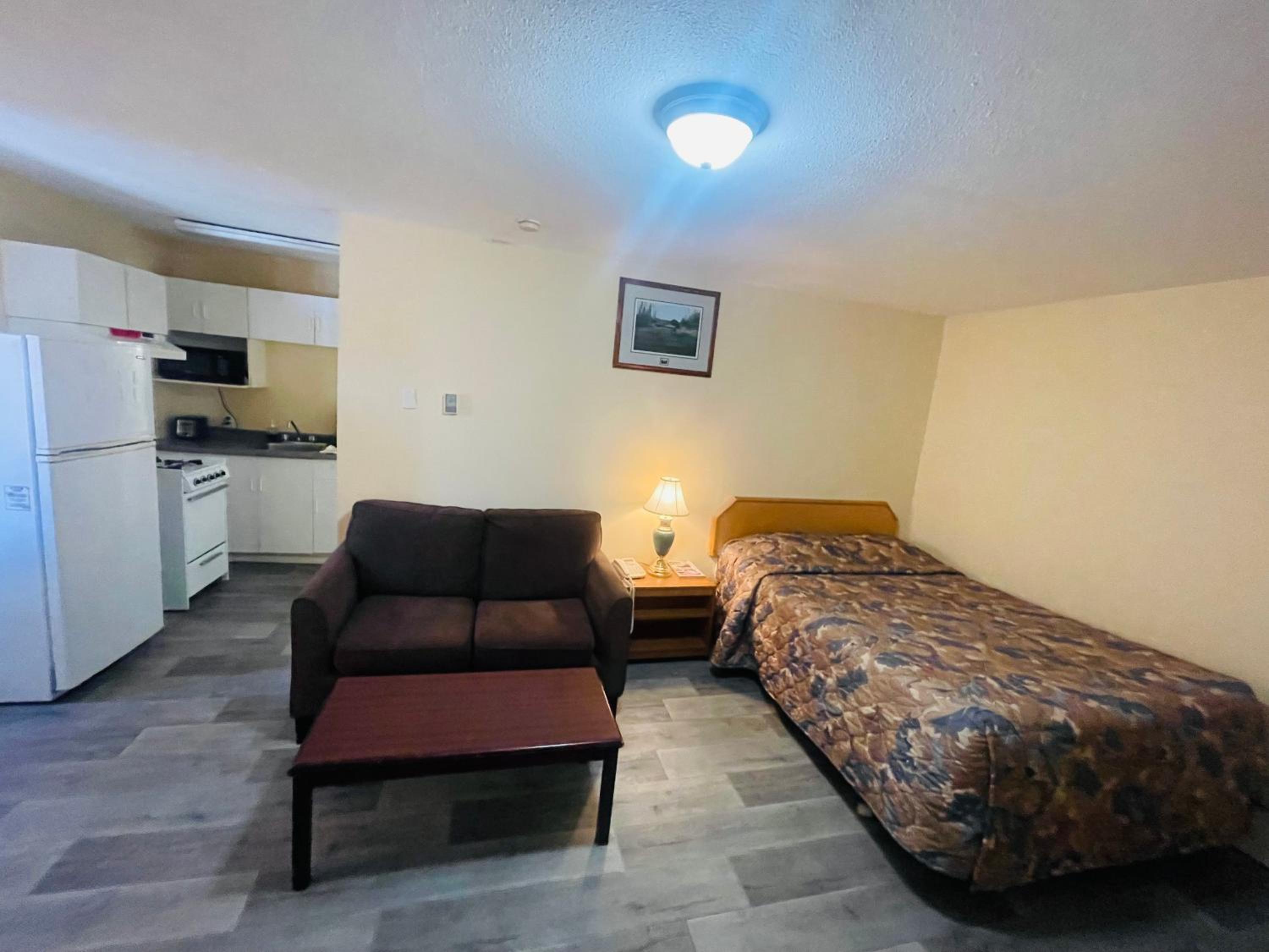 Quesnel Vacations - Fraser Bridge Inn - Property Image 3
