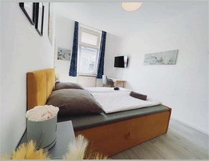 4 Schlafzimmer, Wintergarten & Terrasse & Parkplatz, nahe Hbf