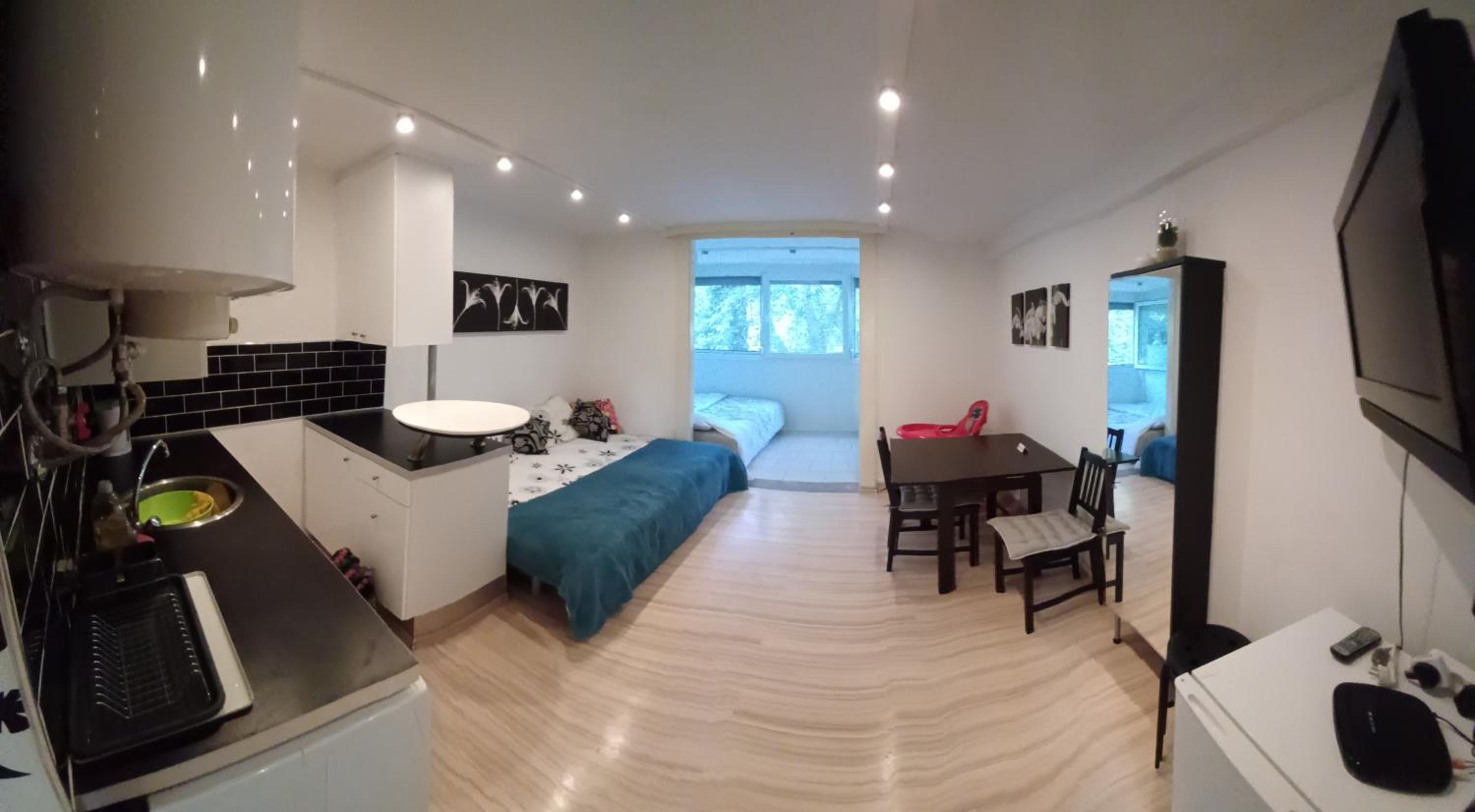 Bella's Lakeside Apartment view 2