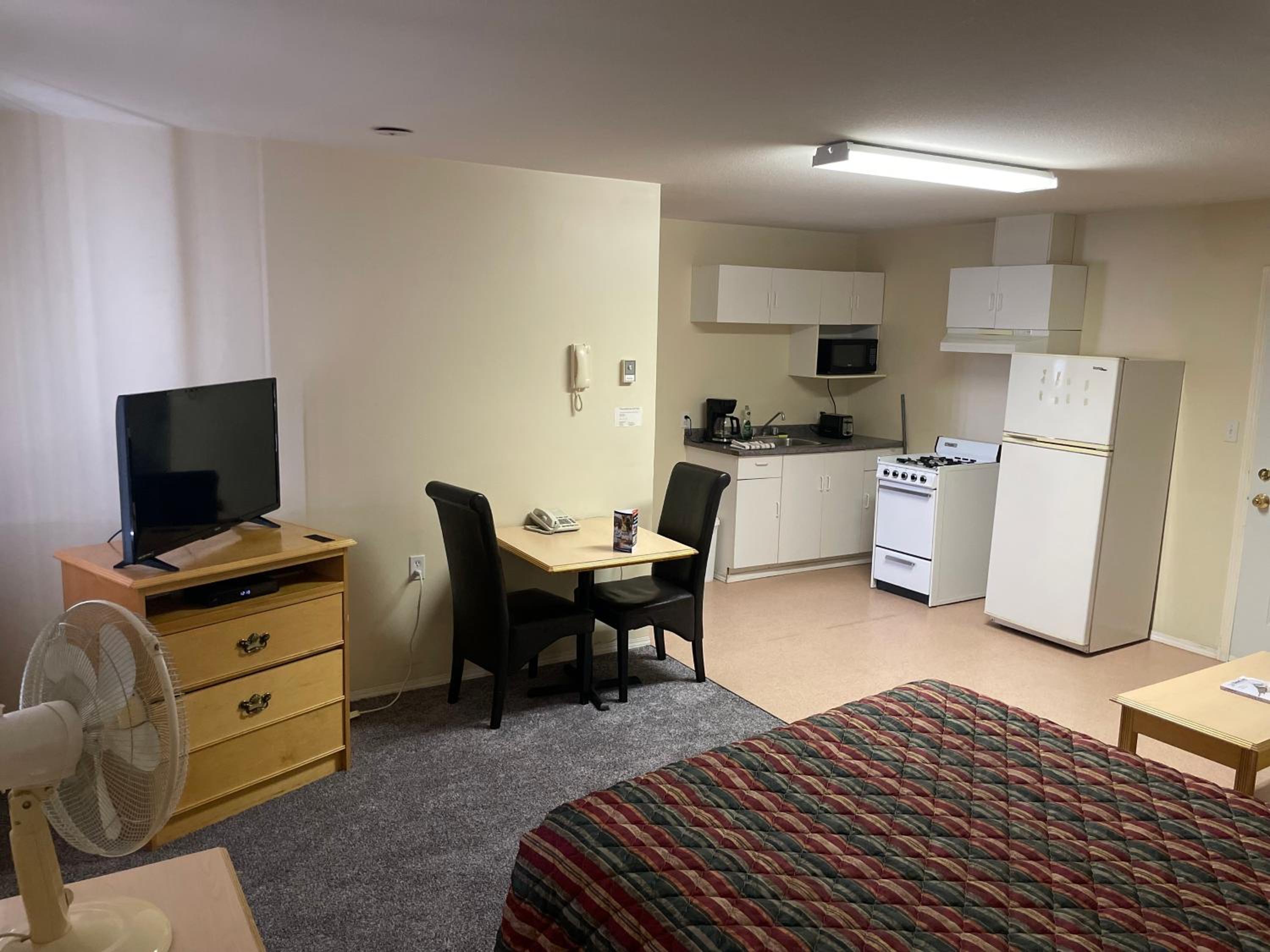 Quesnel Vacations - Fraser Bridge Inn - Property Image 12