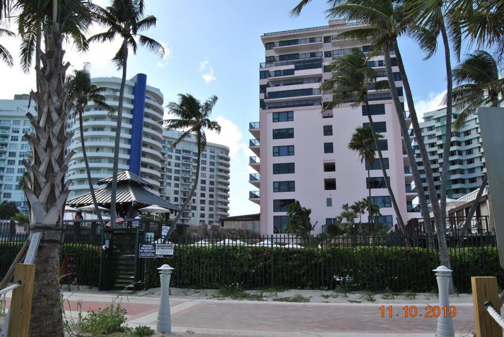 Hotel Luxury Beachfront 3 Bedroom Miami Beach Condo,