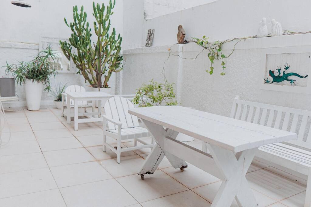 Na Praia, com Terraço e Jardim- Leblon 2 suítes