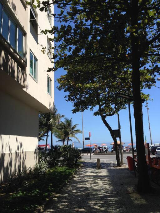 Na Praia, com Terraço e Jardim- Leblon 2 suítes