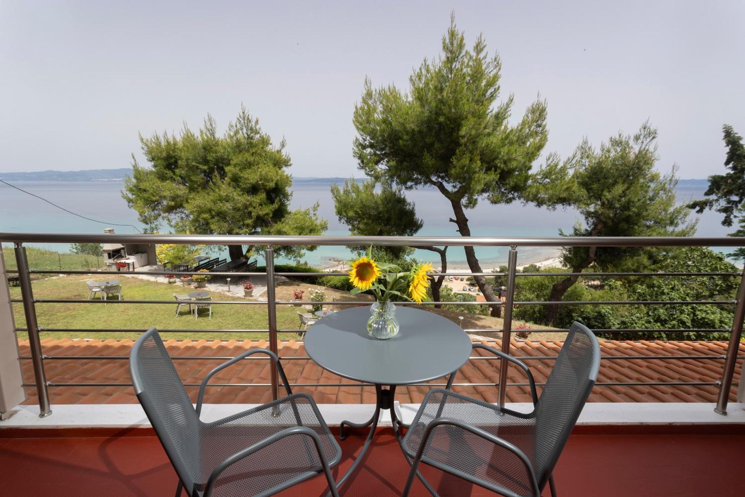 Sea View Apollo Apartments & Studios in Afytos