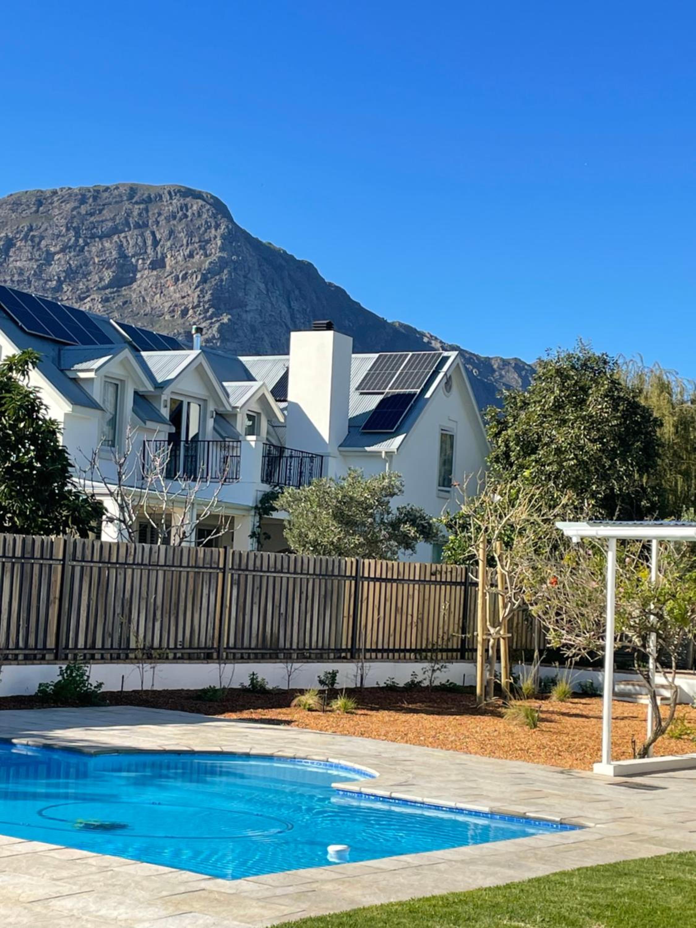 Largest one bed apartment & private pool in the Hoek view 4