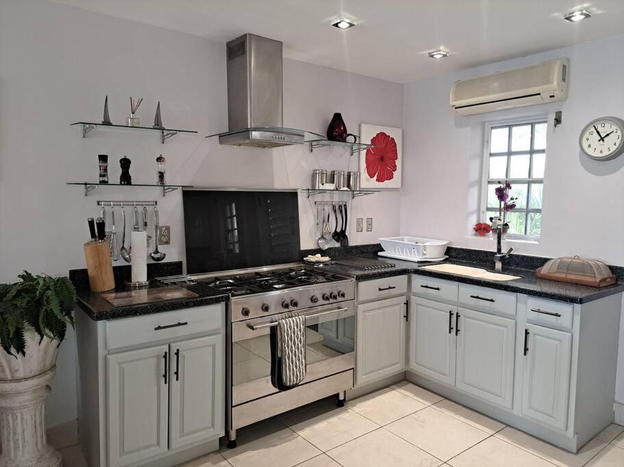 Beautiful villa less than 5 minutes from the beach