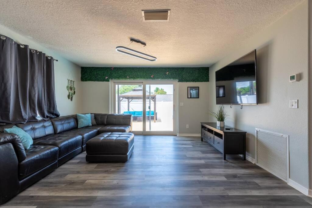 Cruise-Ready Oasis 15min to Beach & Port Canav & Huge Pool view 2