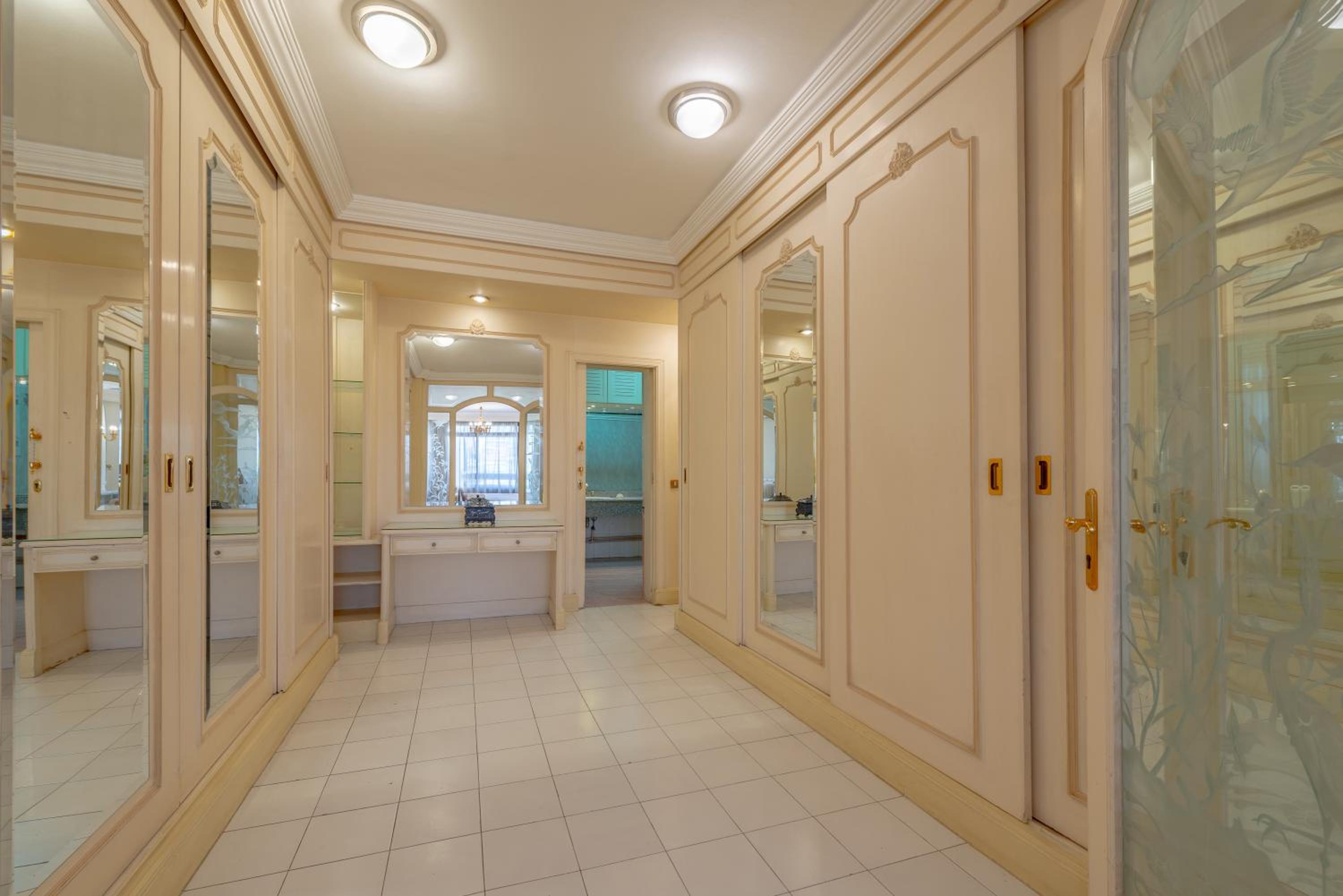 Royal 3 bedrooms apartment