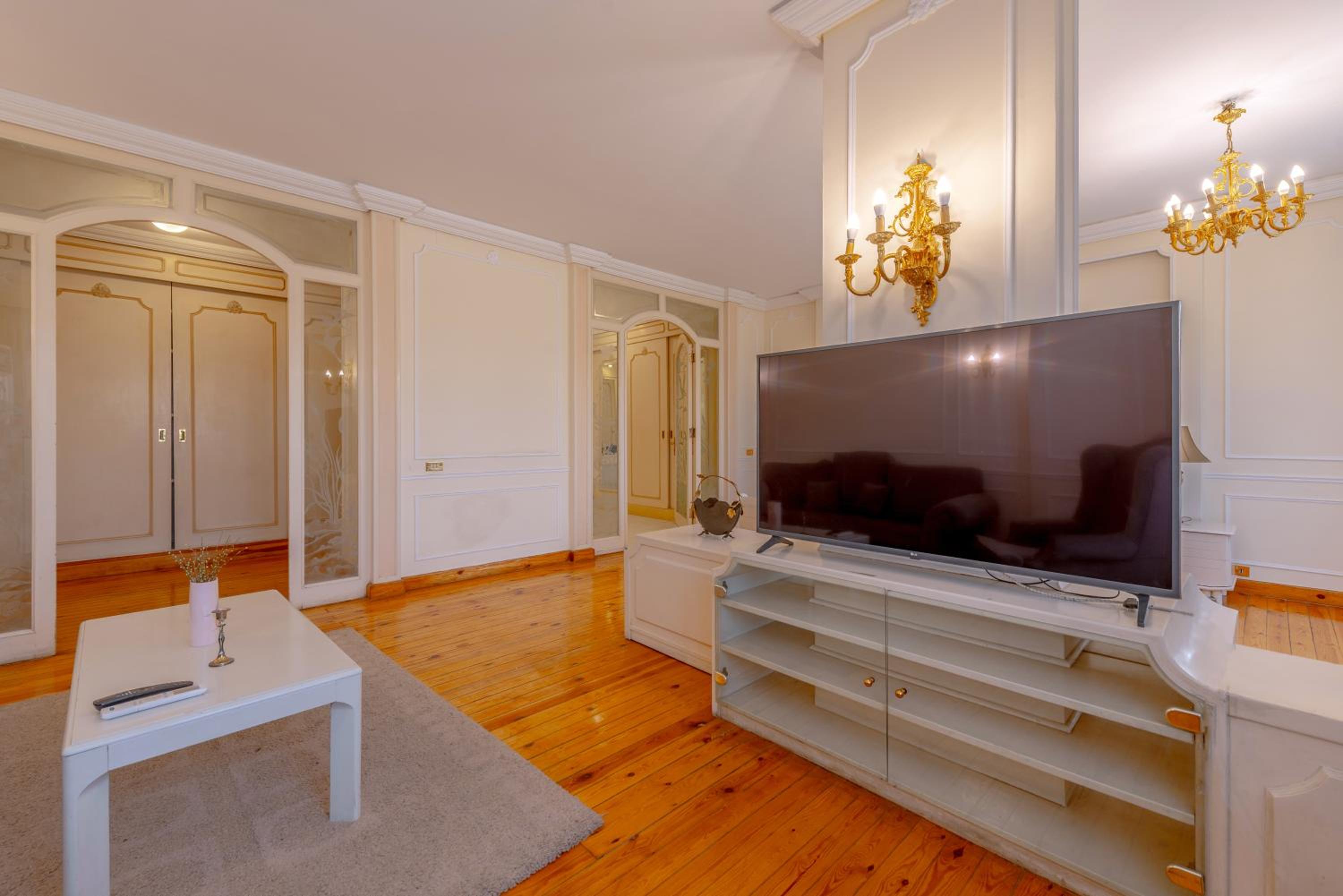 Royal 3 bedrooms apartment