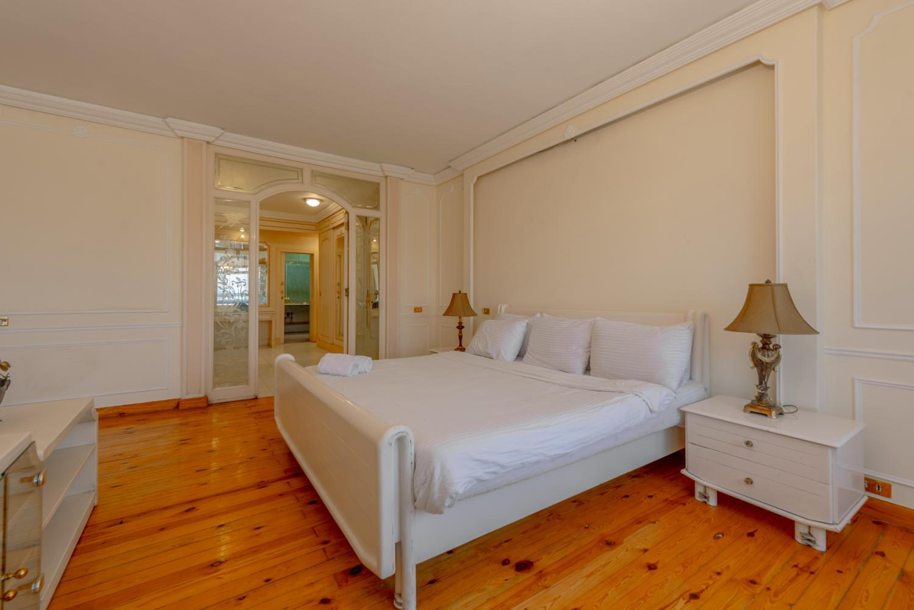 Royal 3 bedrooms apartment