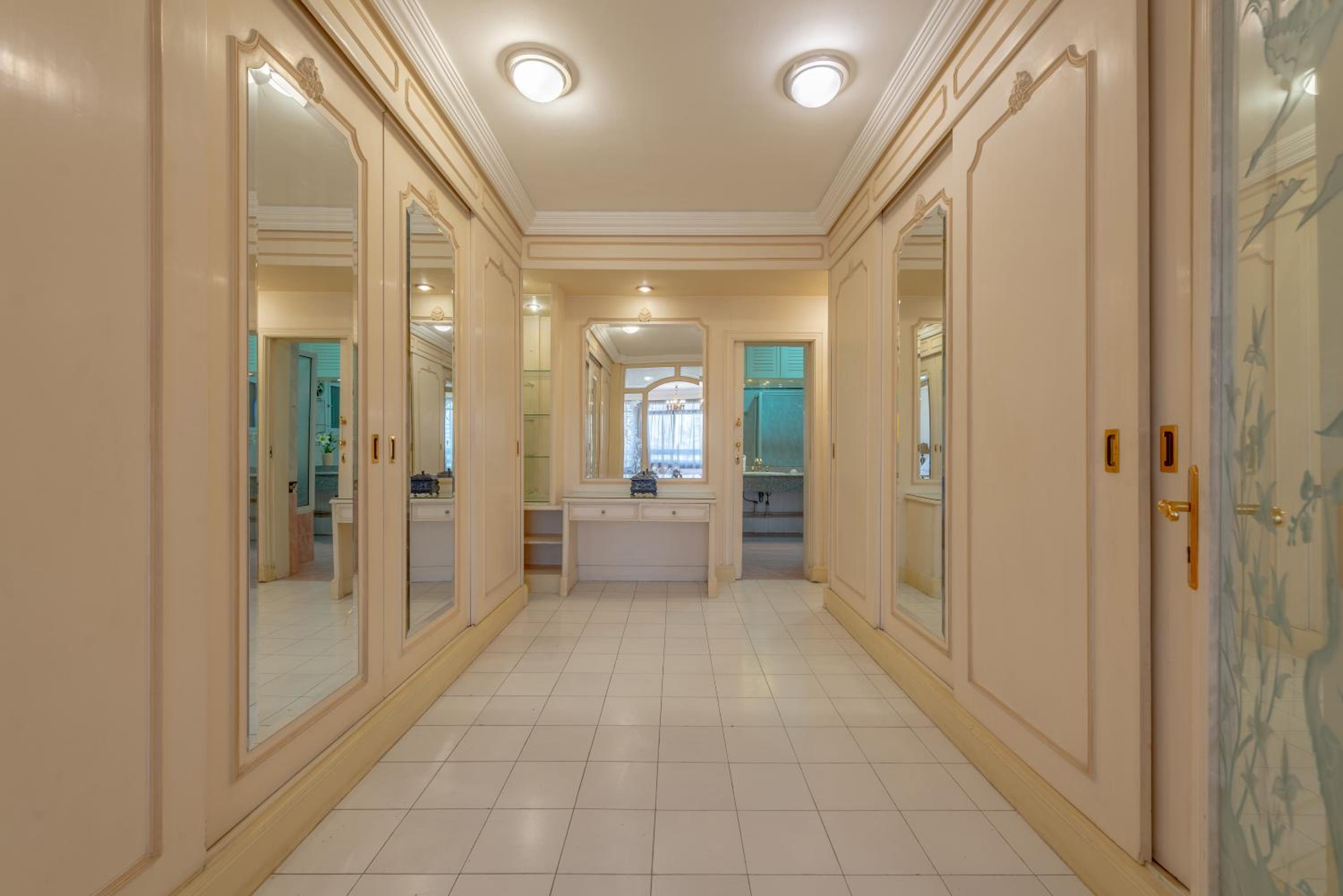 Royal 3 bedrooms apartment