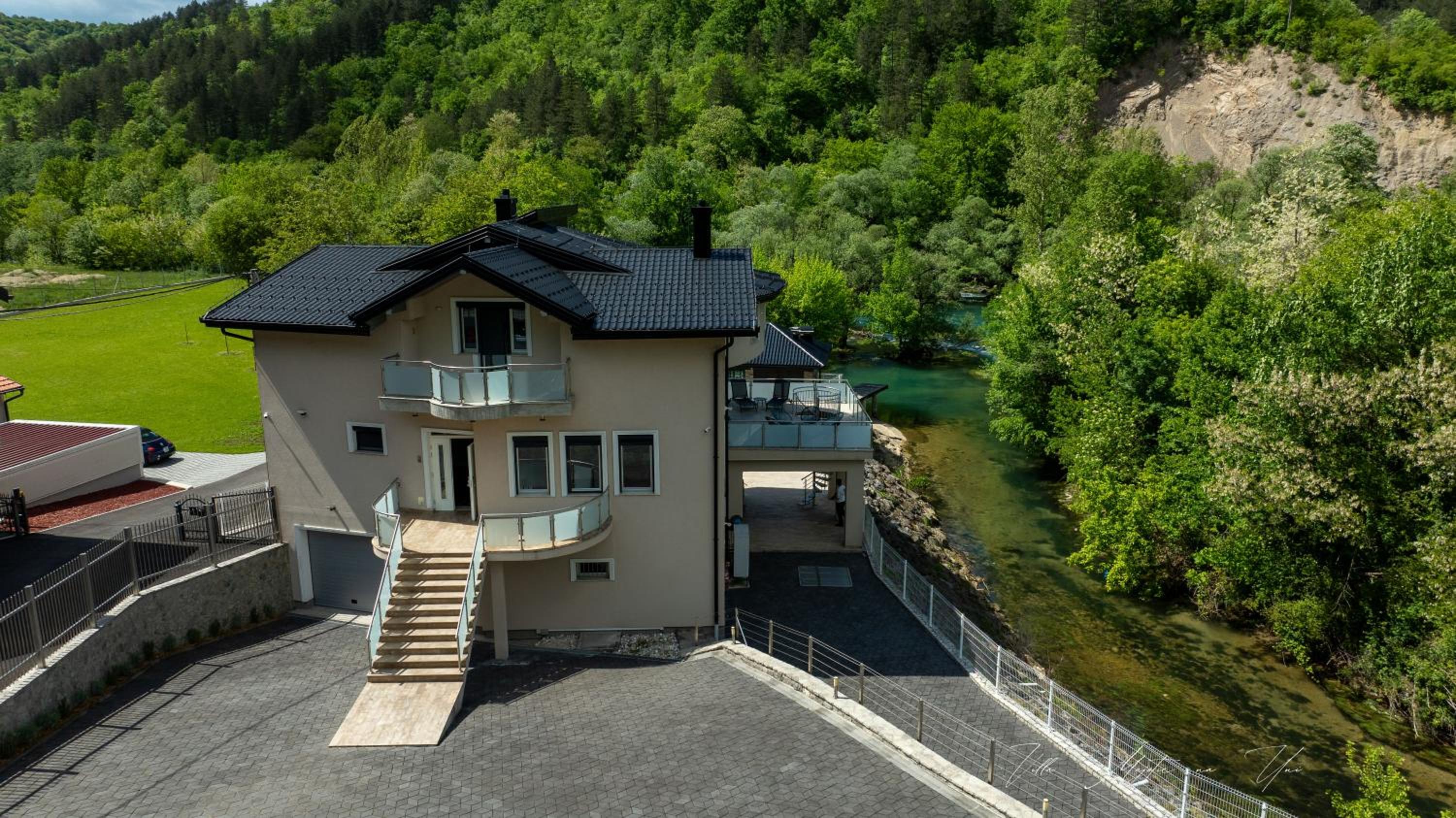 Villa Majetic na Uni