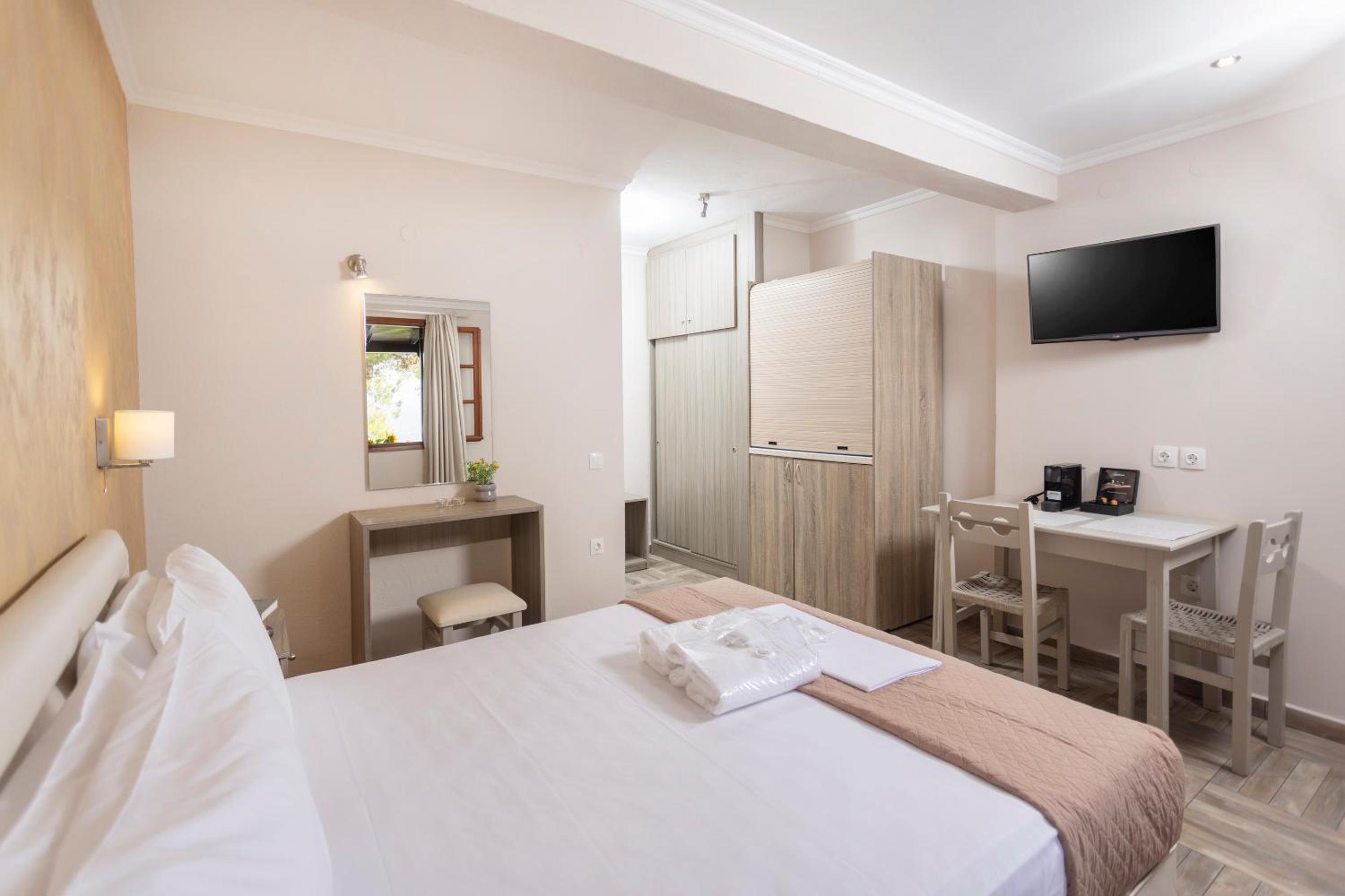 Sea View Apollo Apartments & Studios in Afytos