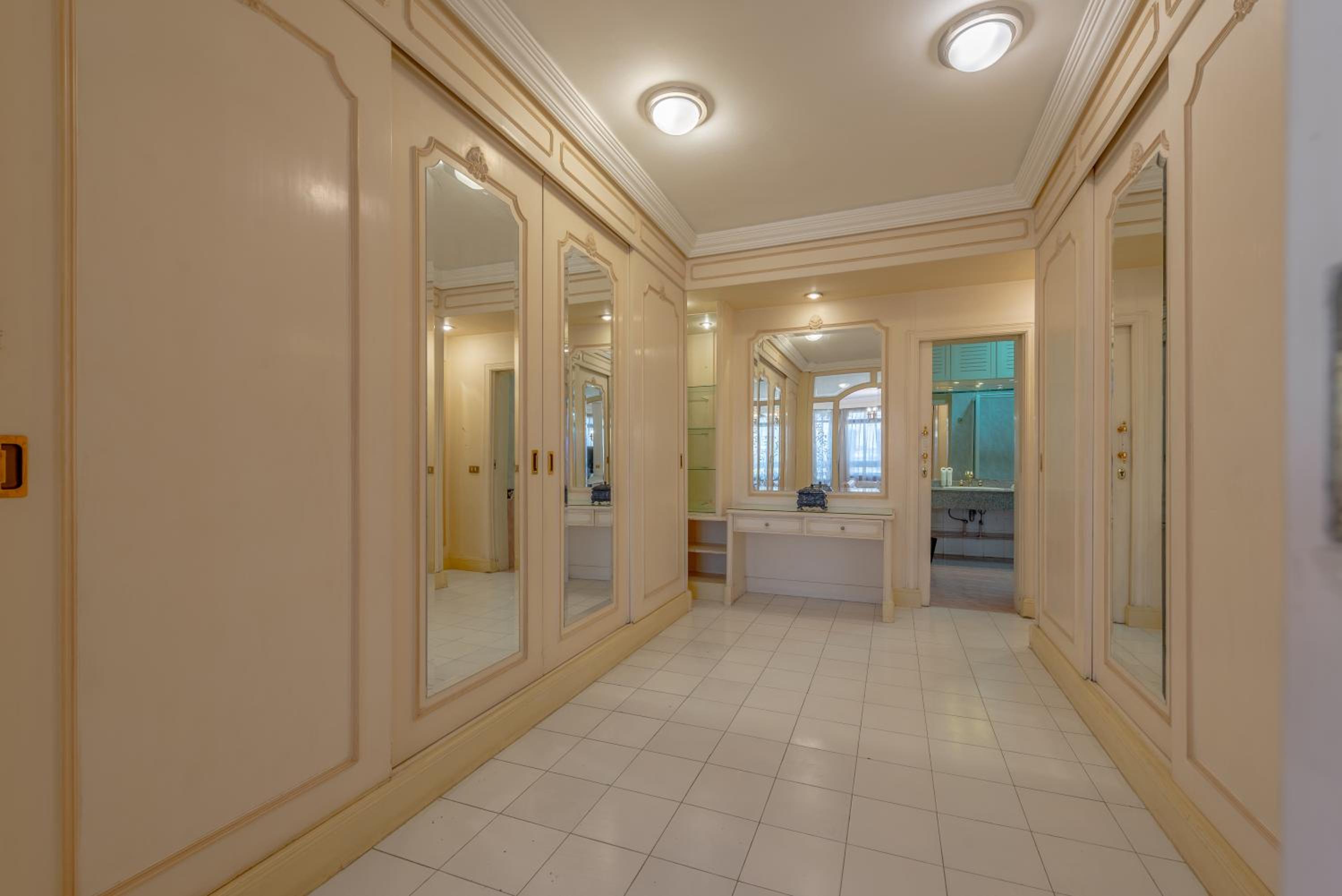 Royal 3 bedrooms apartment