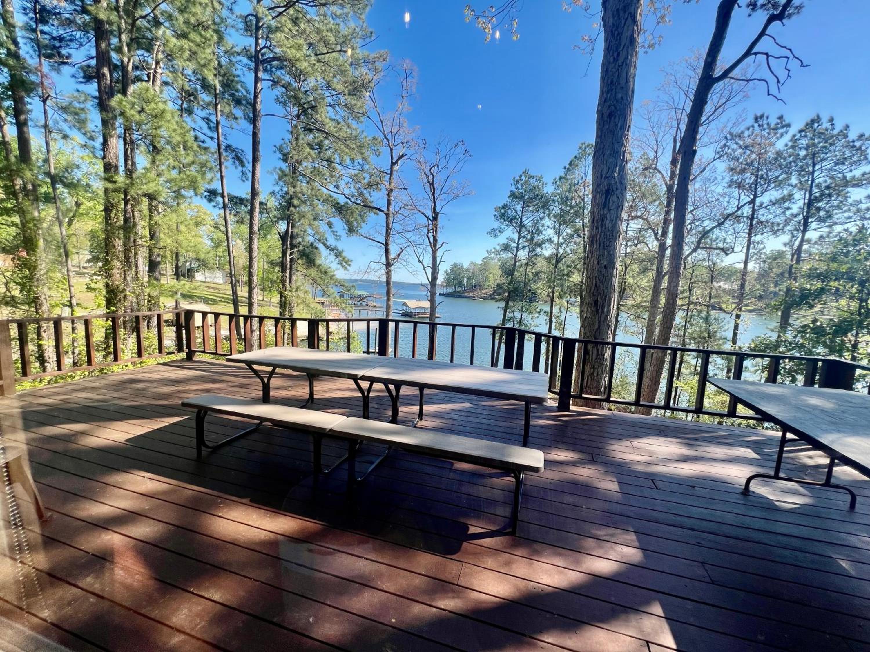 Leesville Vacations - Nestled on Skiers Cove South Toledo Bend Lake - Property Image 2