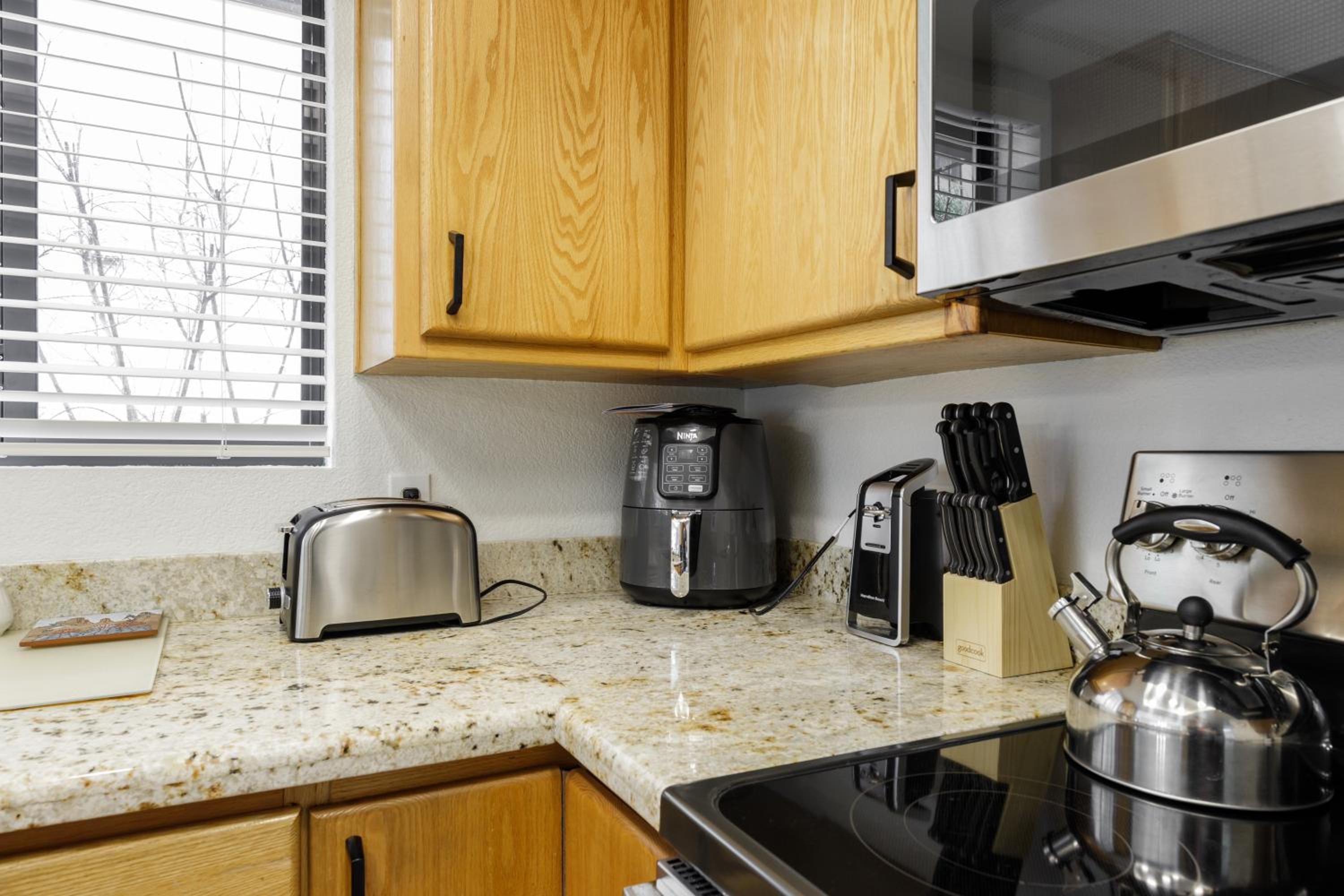 Stylish Townhome on Golf Course Red Rock View