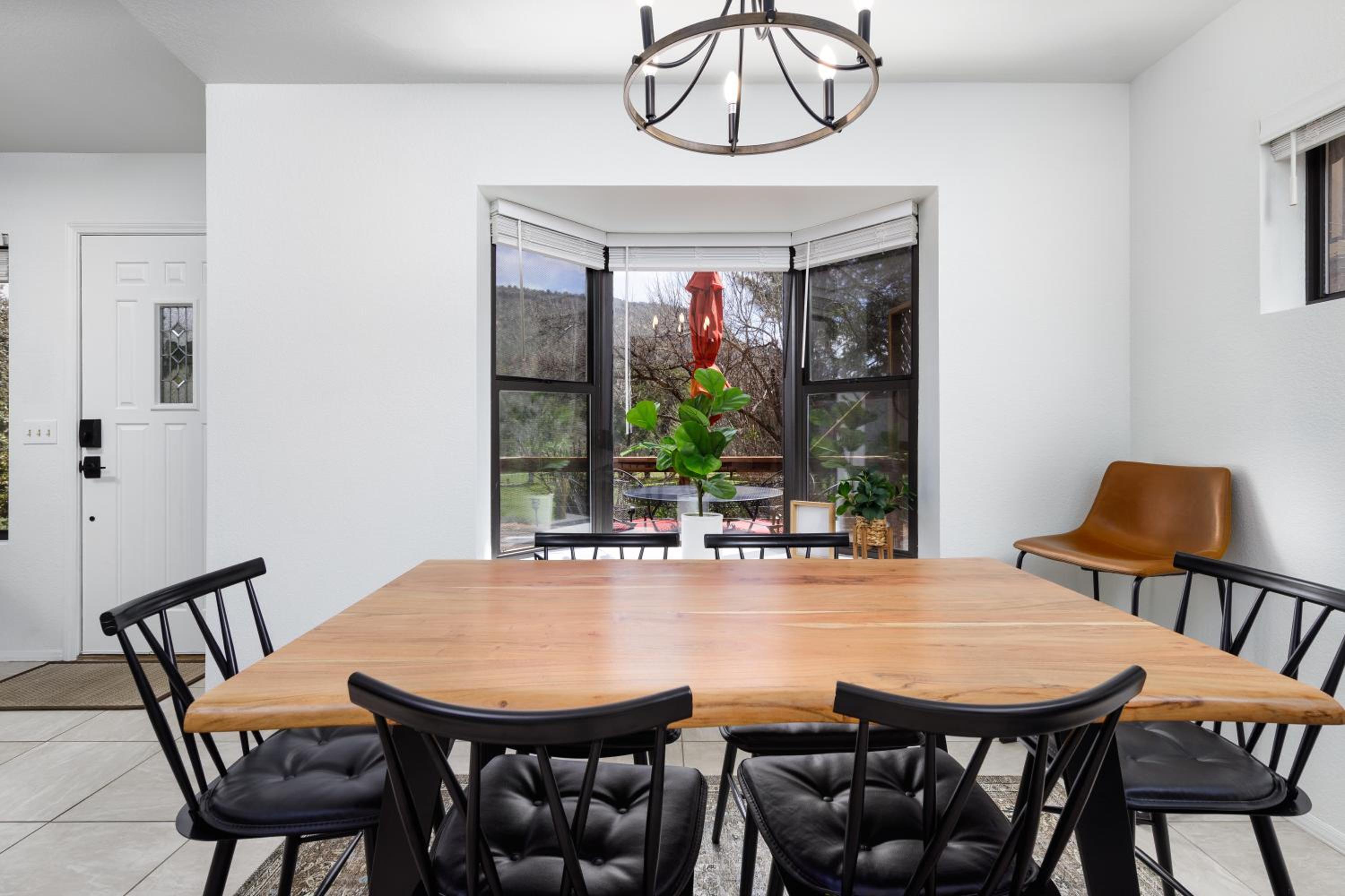 Stylish Townhome on Golf Course Red Rock View