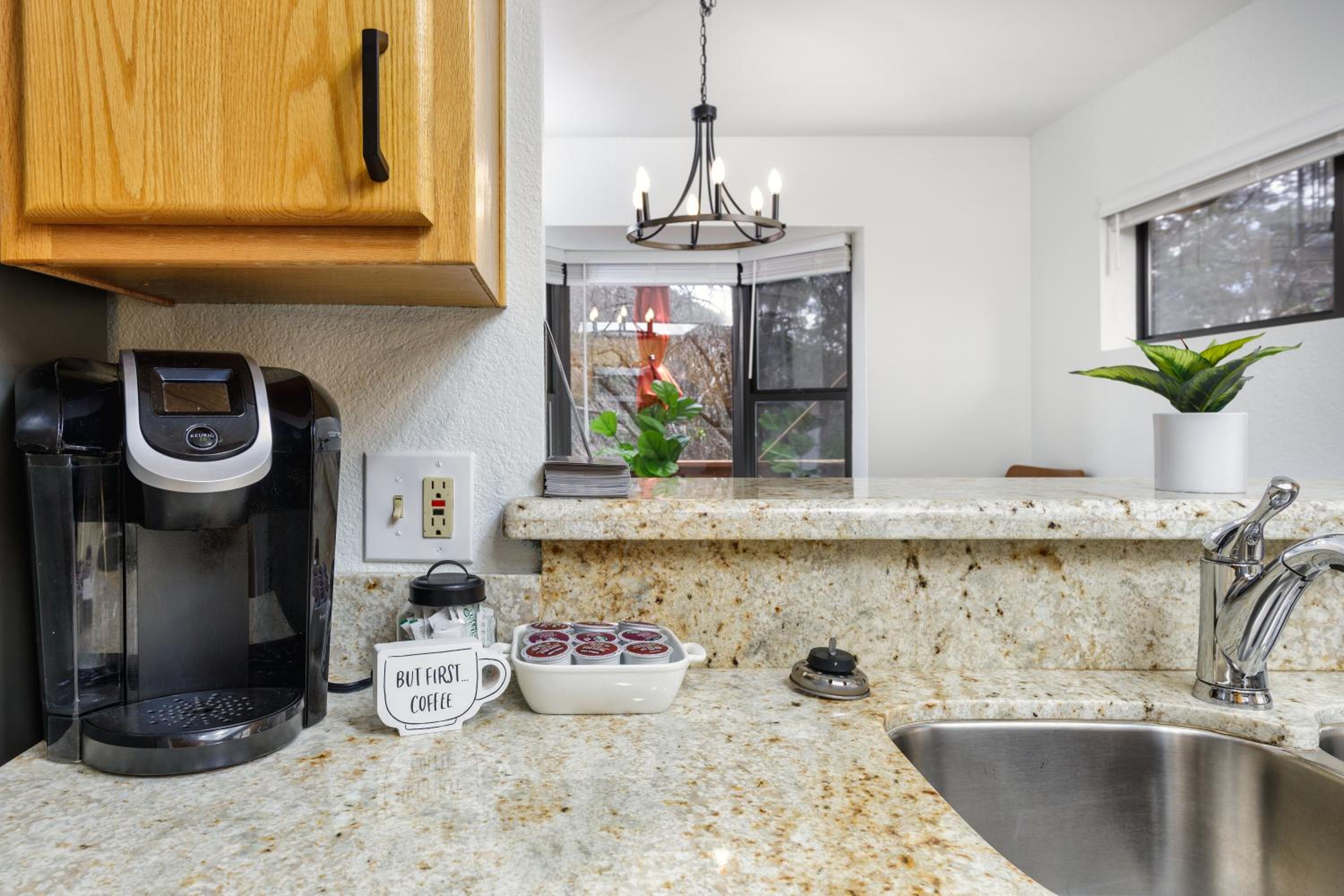 Stylish Townhome on Golf Course Red Rock View