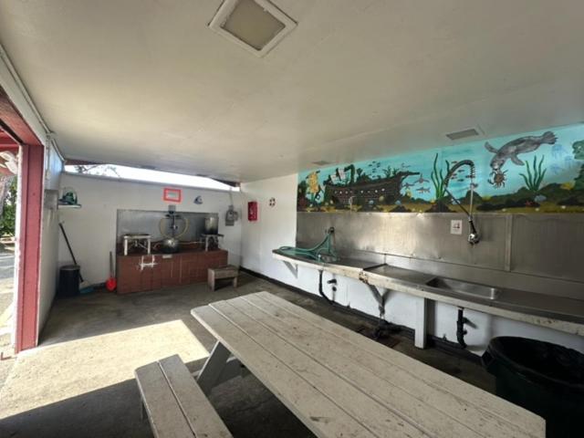 Captain John's Motel