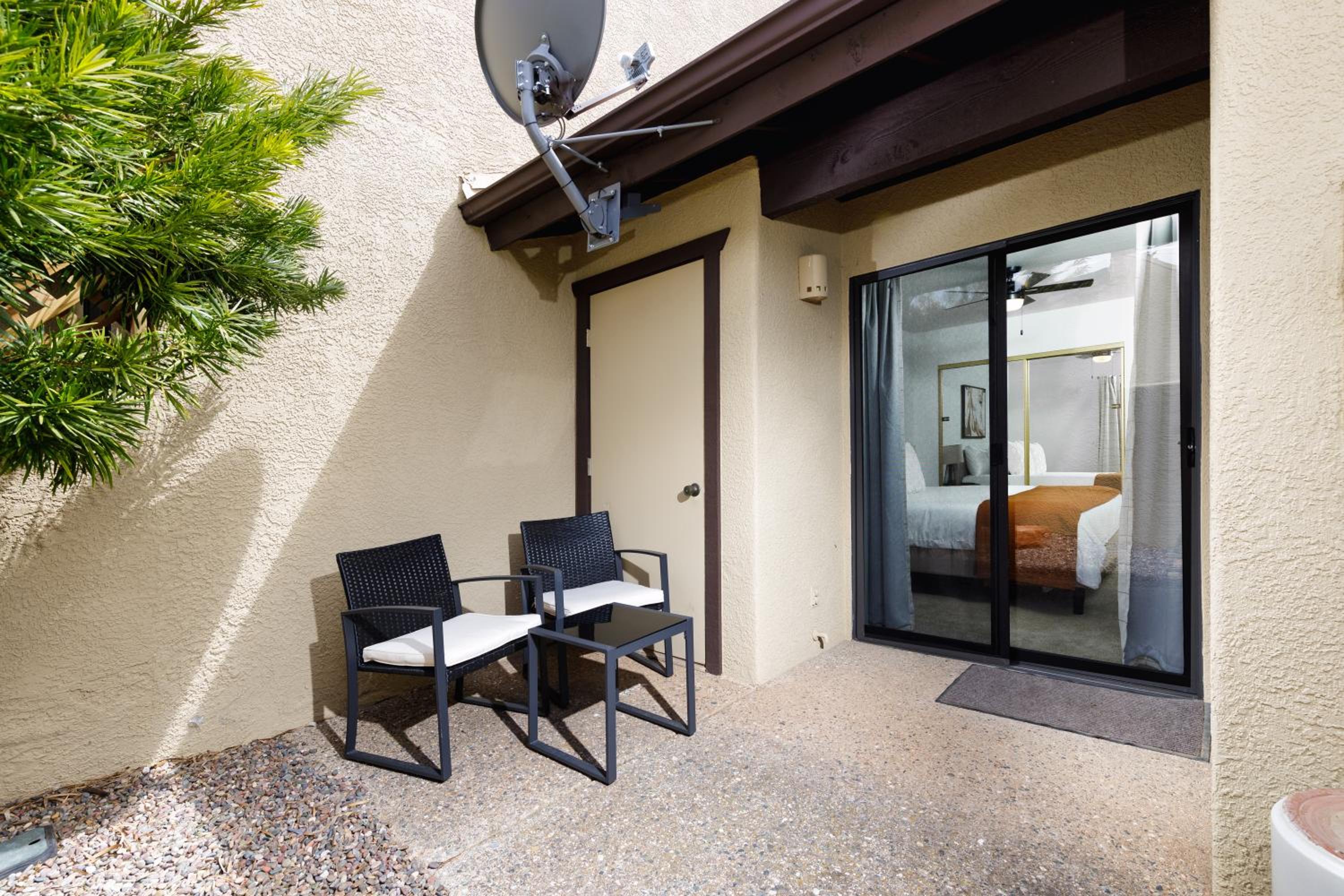 Stylish Townhome on Golf Course Red Rock View