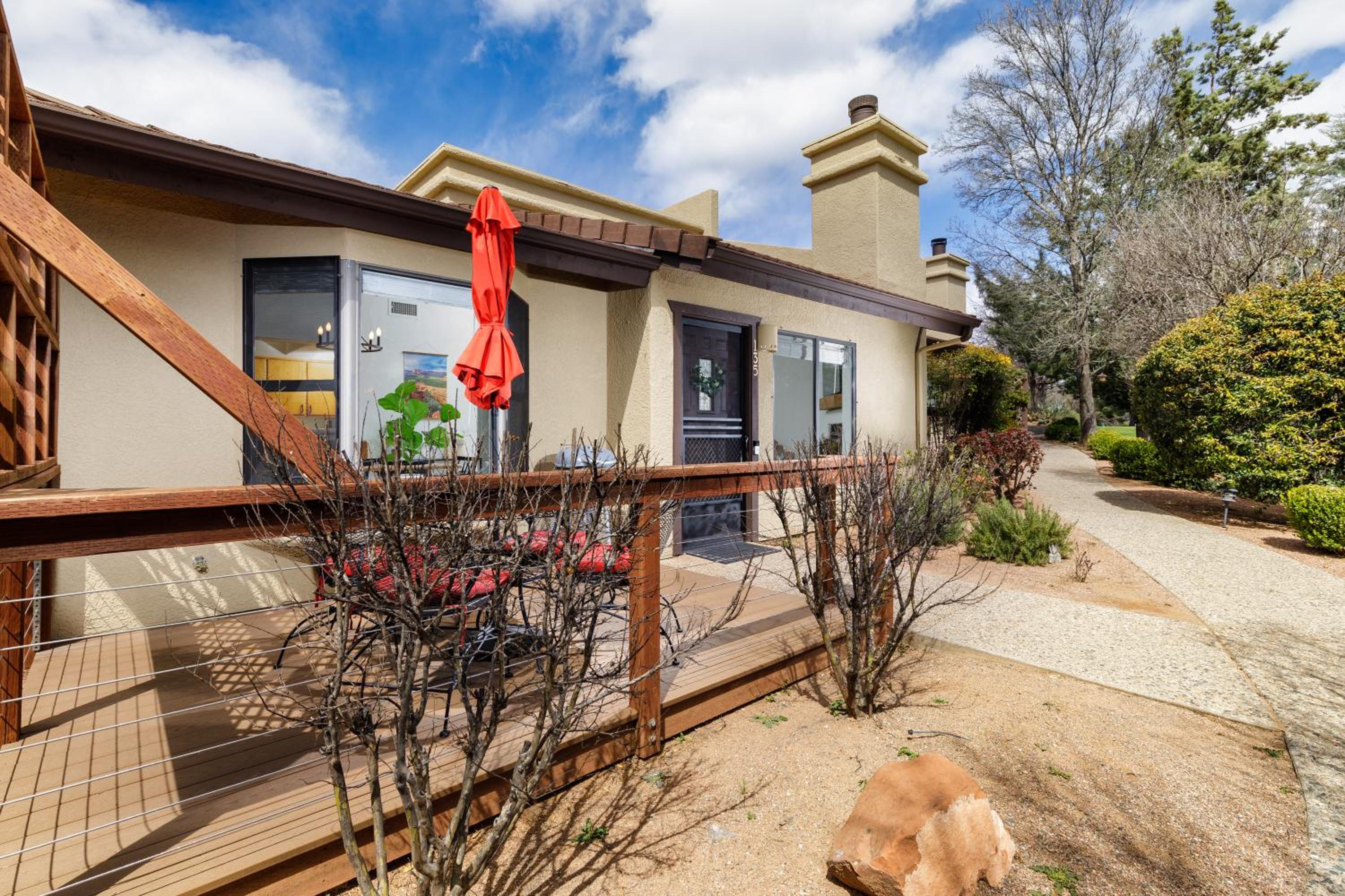Stylish Townhome on Golf Course Red Rock View