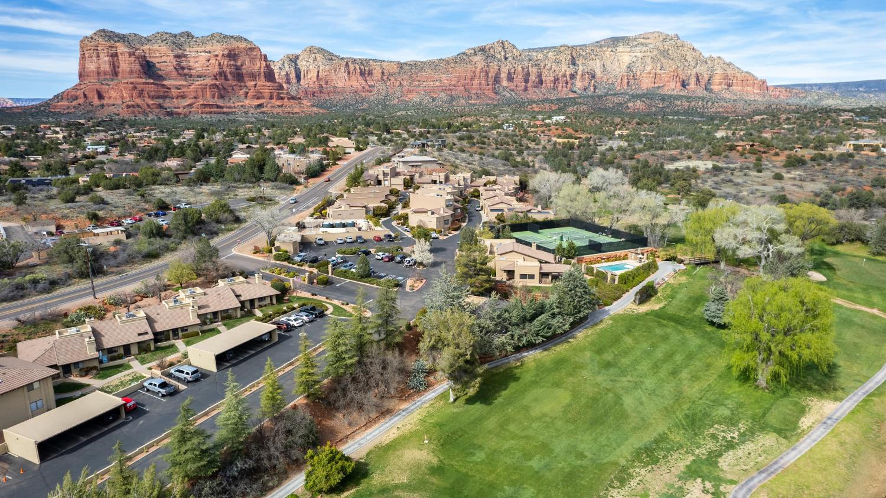 Stylish Townhome on Golf Course Red Rock View