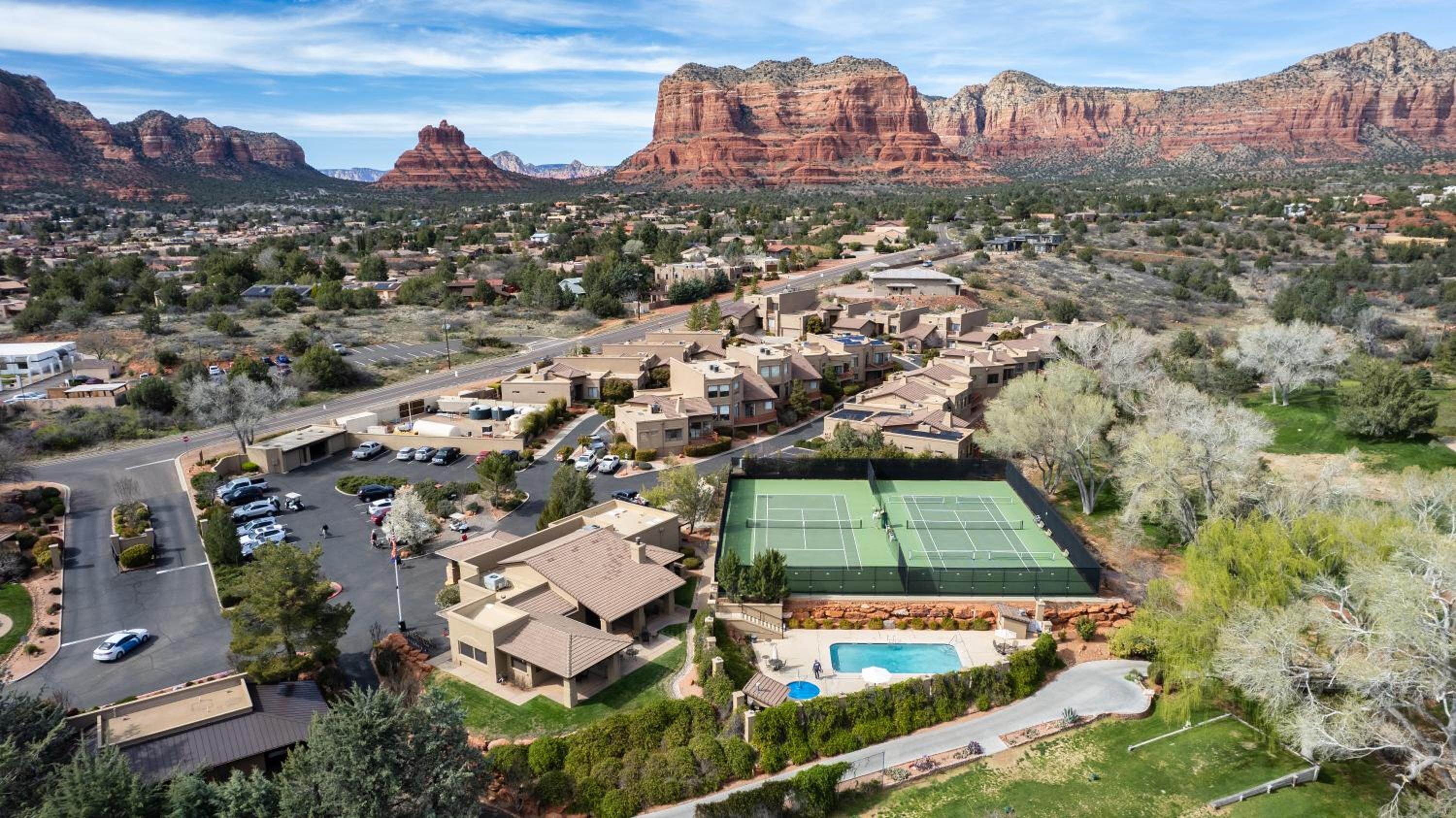 Stylish Townhome on Golf Course Red Rock View