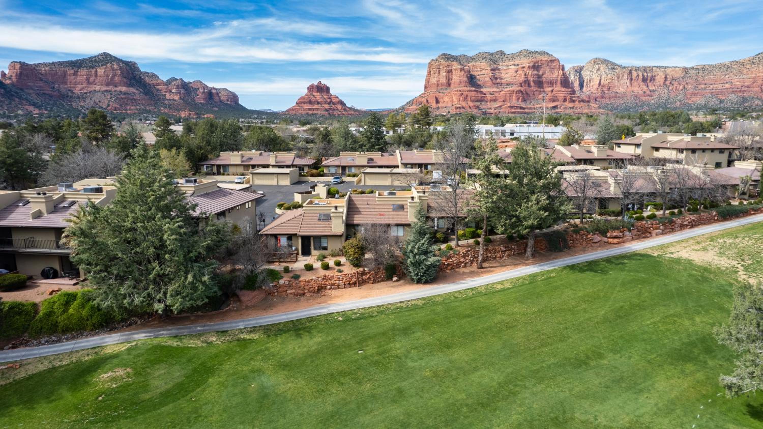 Stylish Townhome on Golf Course Red Rock View